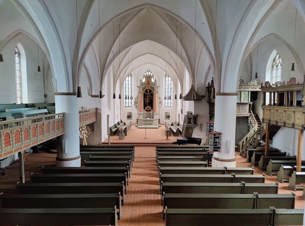 Innenraum der evangelisch-lurherischen Kirche St. Cyprian und Cornelius Ganderkesee, Niedersachsen, Deutschland