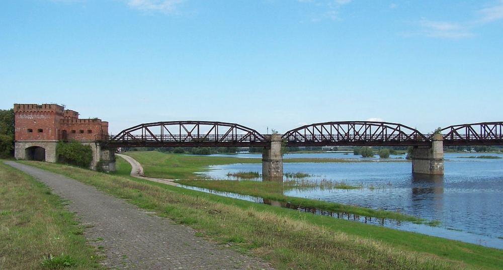 Alte Eisenbahnbrücke über die Elbe bei Dömitz