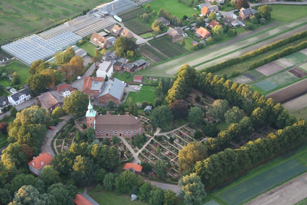 Luftbildaufnahme: Kirche von Ochsenwerder