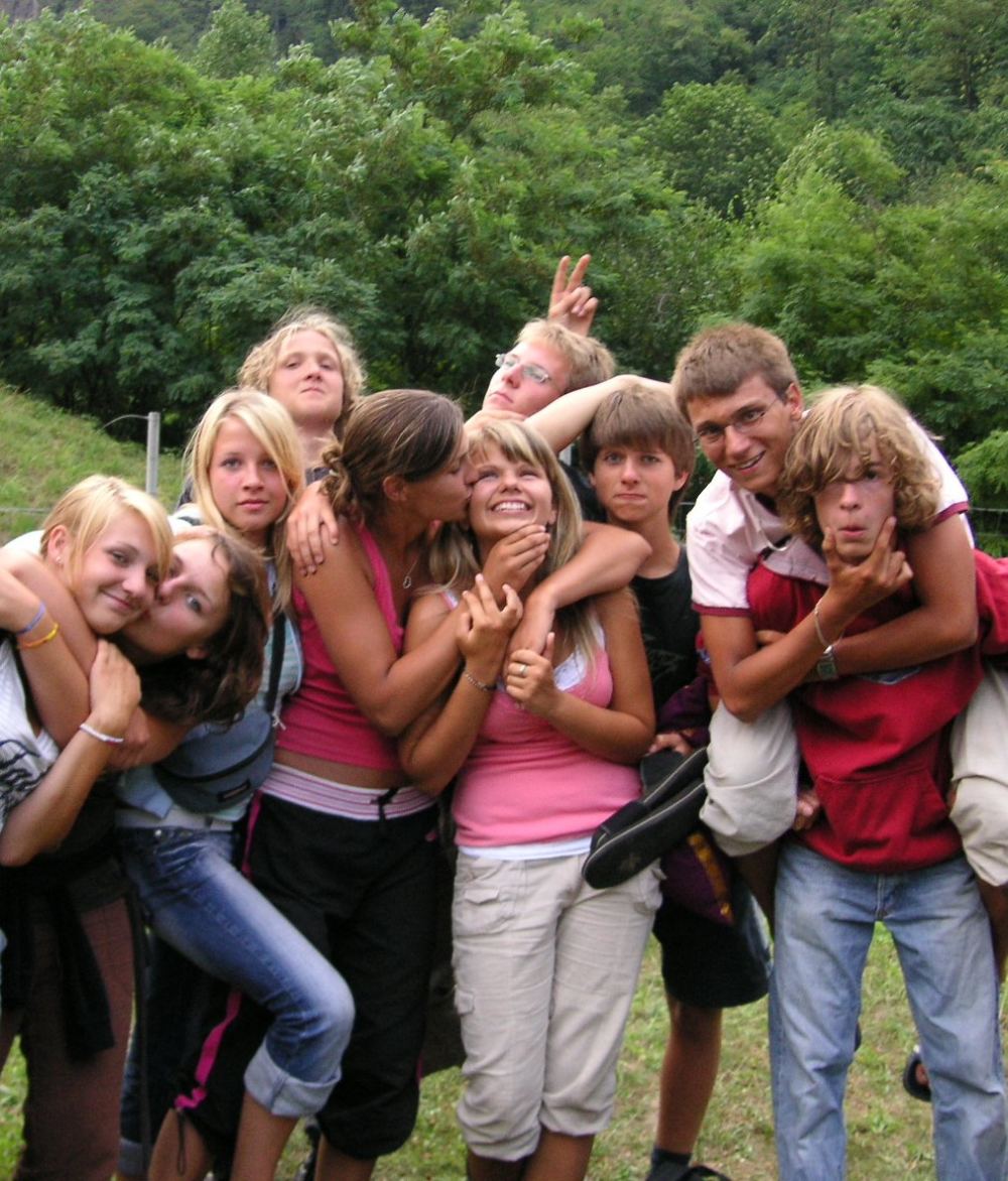 Jugendliche der Evangelischen Jugend Süderelbe machen ein verrücktes Gruppenfoto